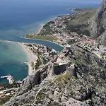 Nina Daire Omiš