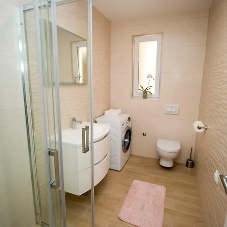 Apartment Nina Omis