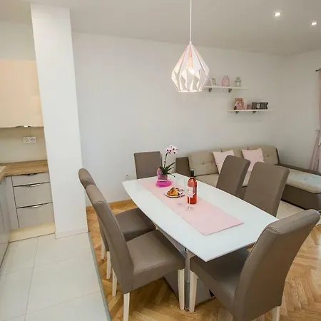 Nina Apartment Omis
